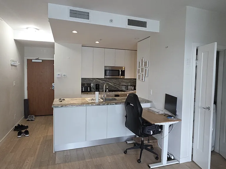 2033 W 10th Ave #901 — Photo 3