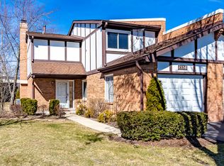 1558 Columbia Ct, Elk Grove Village, IL 60007