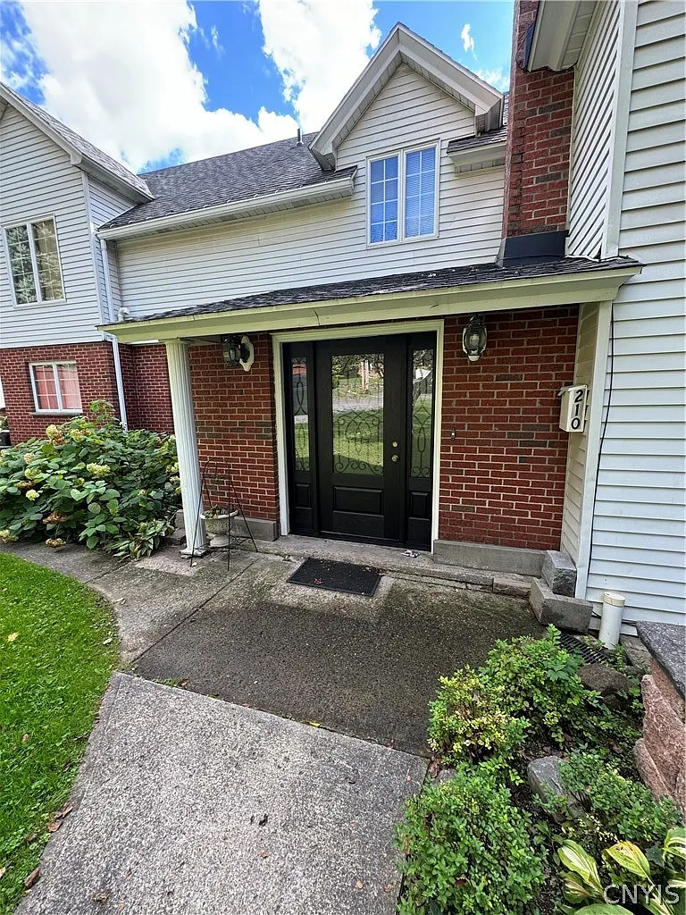 3 bed, 2.5 bath, 1814 sqft, $2,525 — Photo 3