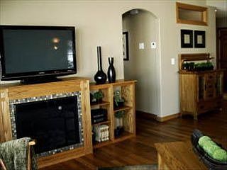 4th image of 214 15th Avenue Way E