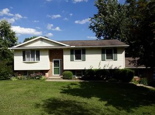 13 McKinley Rd, Delta, PA 17314