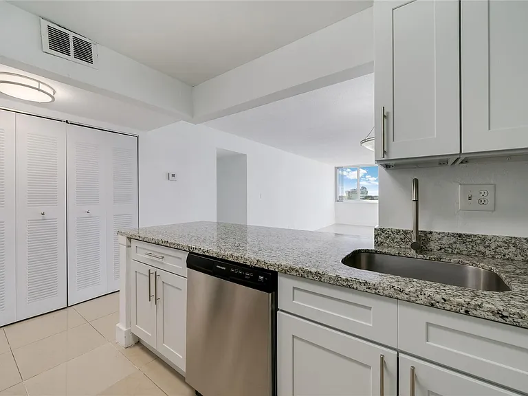 9001 SW 77th Ave #C803 — Photo 5