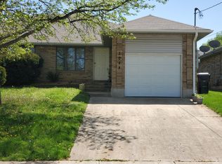 3044 W Edgewood St, Springfield, MO 65807