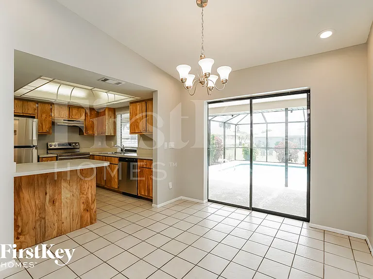 3721 SW 6th Ave — Photo 4