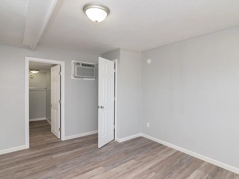 1518 E McCarty St #9 — Photo 4