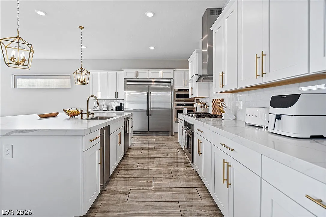 4 bed, 5.0 bath, 3880 sqft, $8,923 — Photo 3