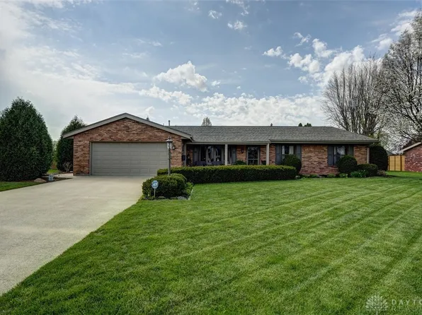 154 Royal Oaks Dr, Greenville, OH 45331