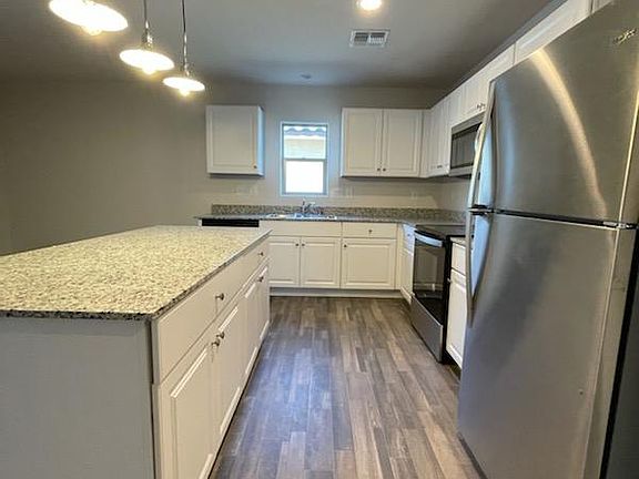 5th image of 1028 W Nina Dr
