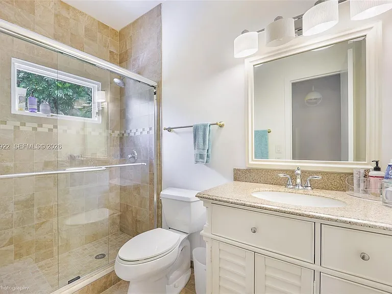 2449 S Bayshore Dr — Photo 16
