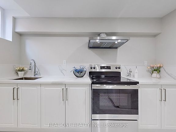 4th image of 27 Gladiola Ct E