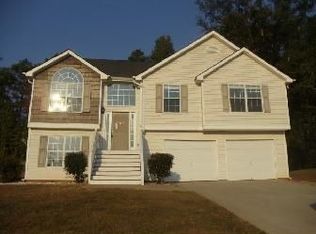 106 Bombay Ln, Grantville, GA 30220