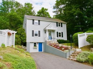 15 Elm St, Upton, MA 01568