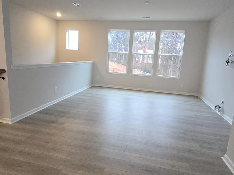 2324 Donnelly Hills Ln — Photo 4