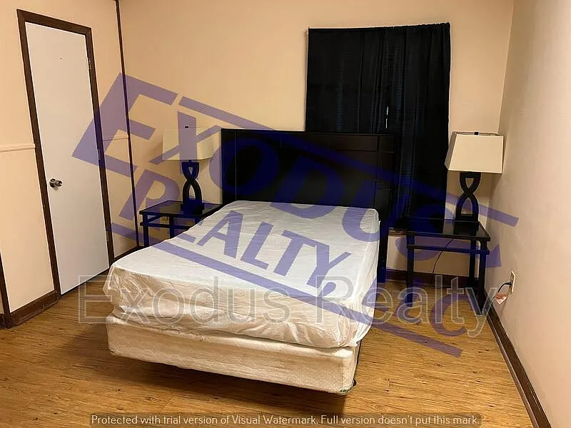 1 bed, 1.0 bath, 300 sqft, $220 — Photo 3