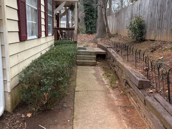 1317 Surrey Ln SW, Marietta, GA 30008