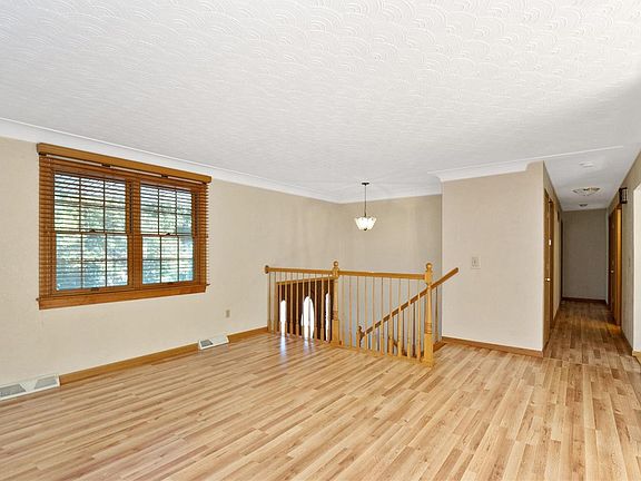 4th image of 53 Glendale Dr