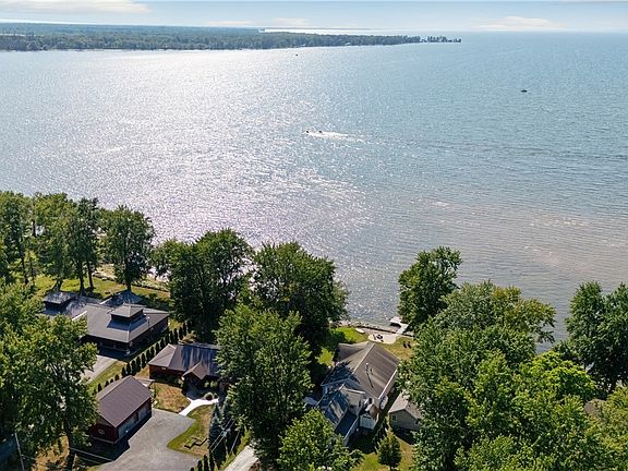 4th image of 6309 Lakeshore Rd S