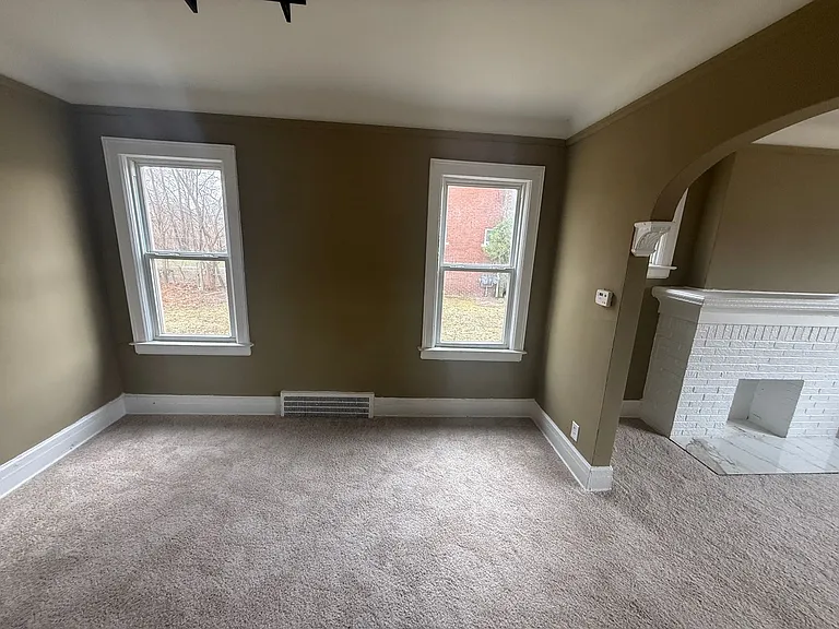 15512 Mendota St — Photo 5