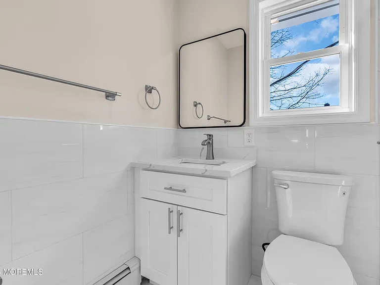 814 Dunlewy St — Photo 12