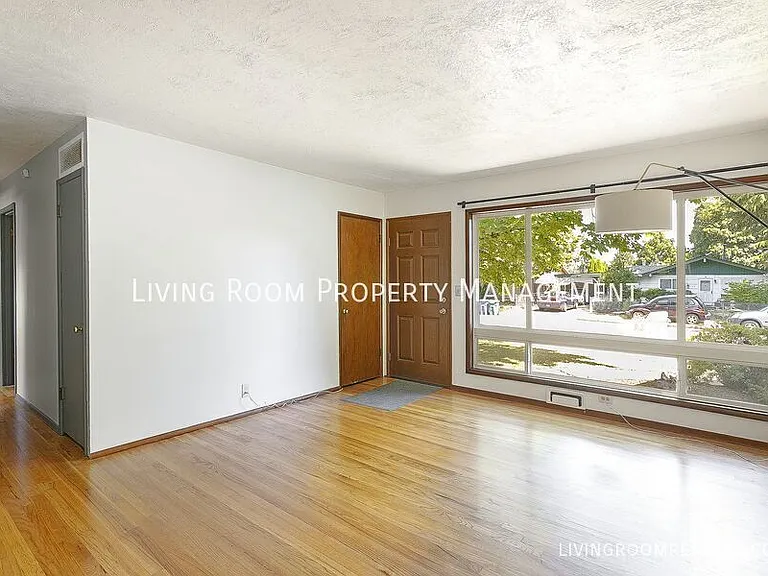 11736 NE Eugene St — Photo 3