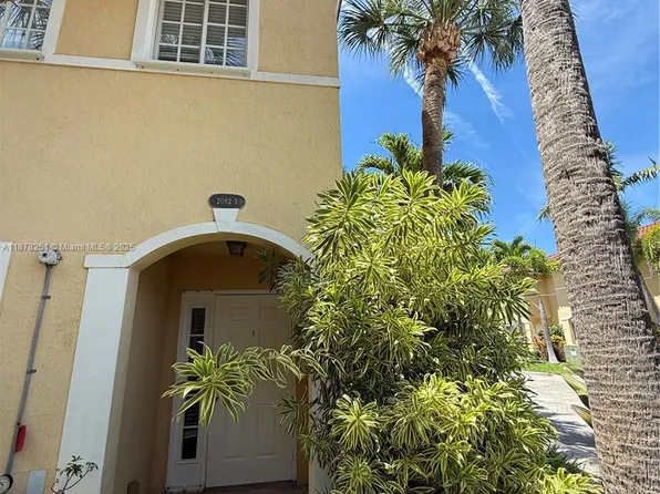2082 NE 167th St APT 2-104, North Miami Beach, FL 33162