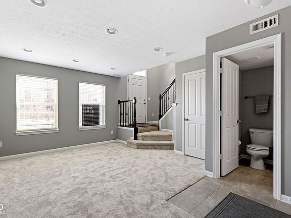 5th image of 9426 Park Meridian Dr