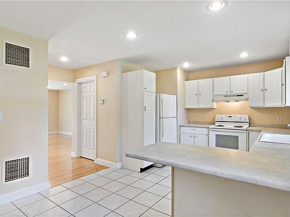 4th image of 41 Charles Dr Unit 2