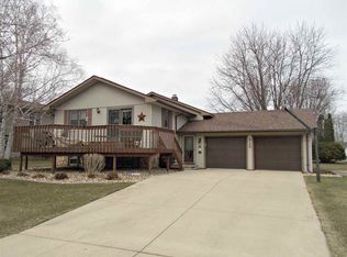 915 Church St, Jesup, IA 50648