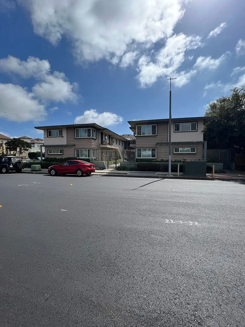Move in Special!! $750 off 1st Month's Rent!! — Photo 1
