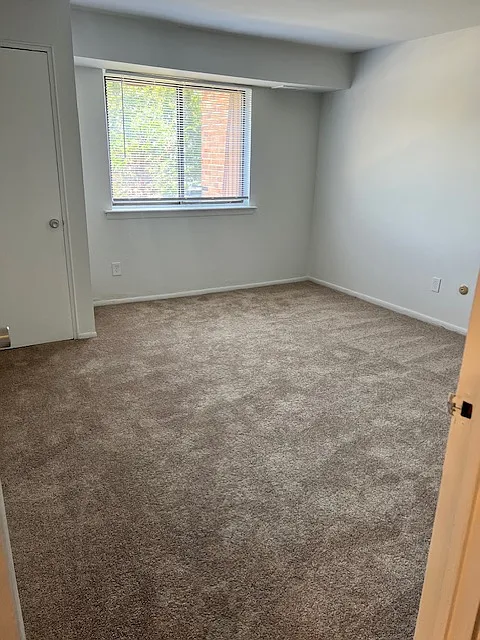 200 Riverside Dr — Photo 4