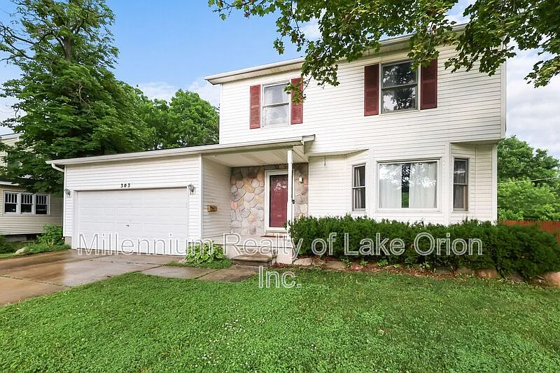 3 bed, 1.5 bath, 1341 sqft, $1,895 — Photo 2