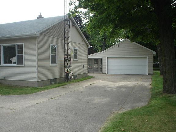 2nd image of 3161 McCracken St