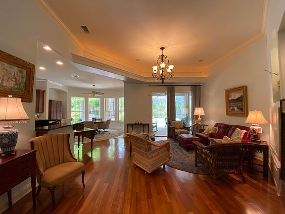 3rd image of 802 Coldwater Creek Cir W