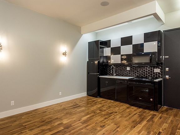 2nd image of 834 Quincy St #3A