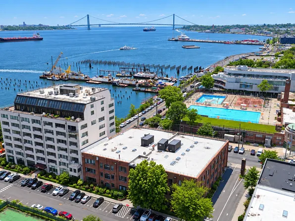 20 Bay Street Landing image 1 of 17