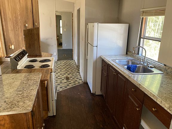 3rd image of 15 Cedar Ave