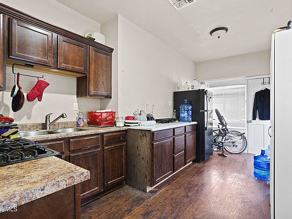 3rd image of 2823 Altura Ave