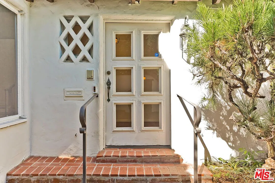 3 bed, 2.0 bath, 2166 sqft, $9,995 — Photo 3