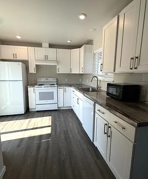 302 Van Trump Ave NE #B — Photo 4