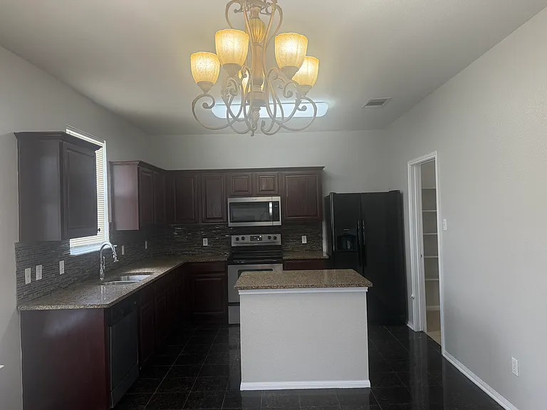 502 Constellation Dr — Photo 10