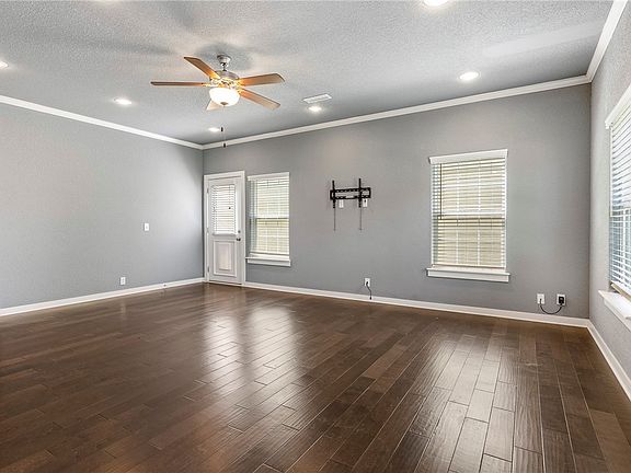4th image of 3807 SW Peachwood Dr