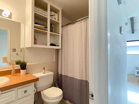 5th image of 2404 Longview St APT 204