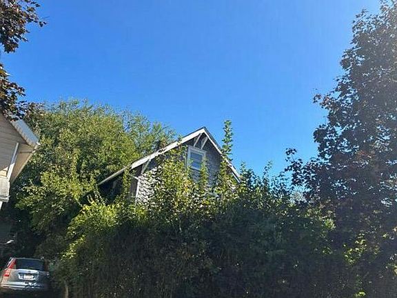 3rd image of 303 Cleveland St