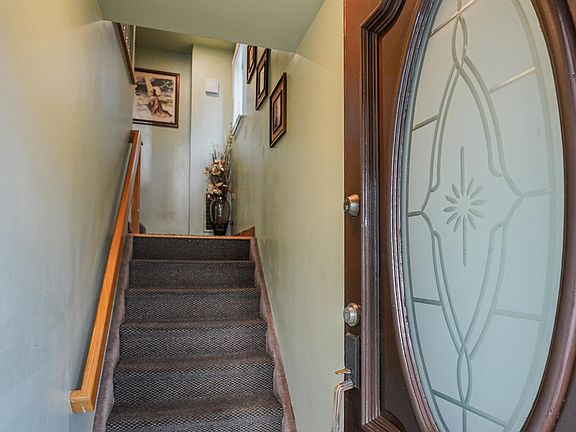3rd image of 315 Travis Ave