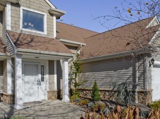 19 Bourne Cir, Hamburg, NJ 07419