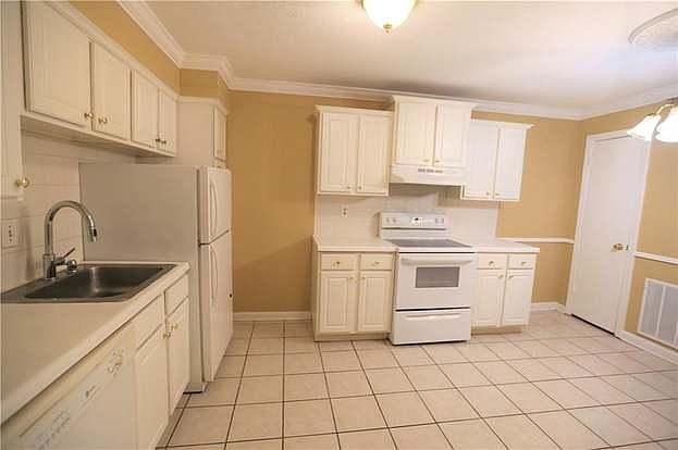 2nd image of 3071 Colonial Way #L2