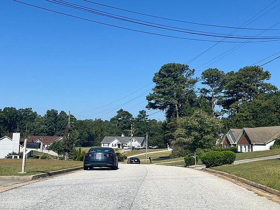 4th image of 1330 Stoneleigh Dr