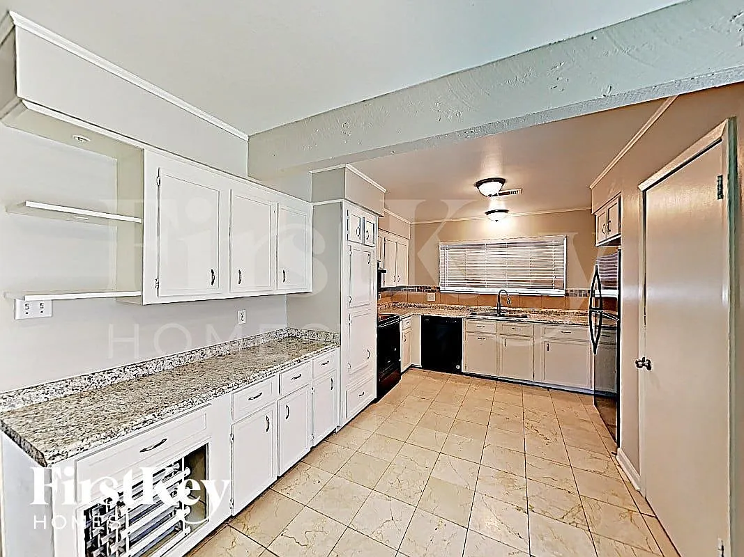 3 bed, 2.0 bath, 2362 sqft, $2,280 — Photo 4