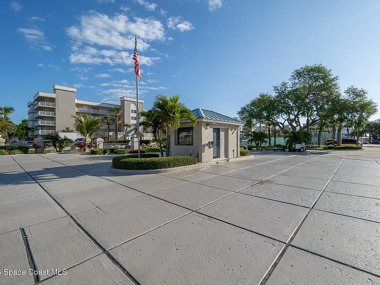 601 Shorewood Dr #G505 — Photo 33
