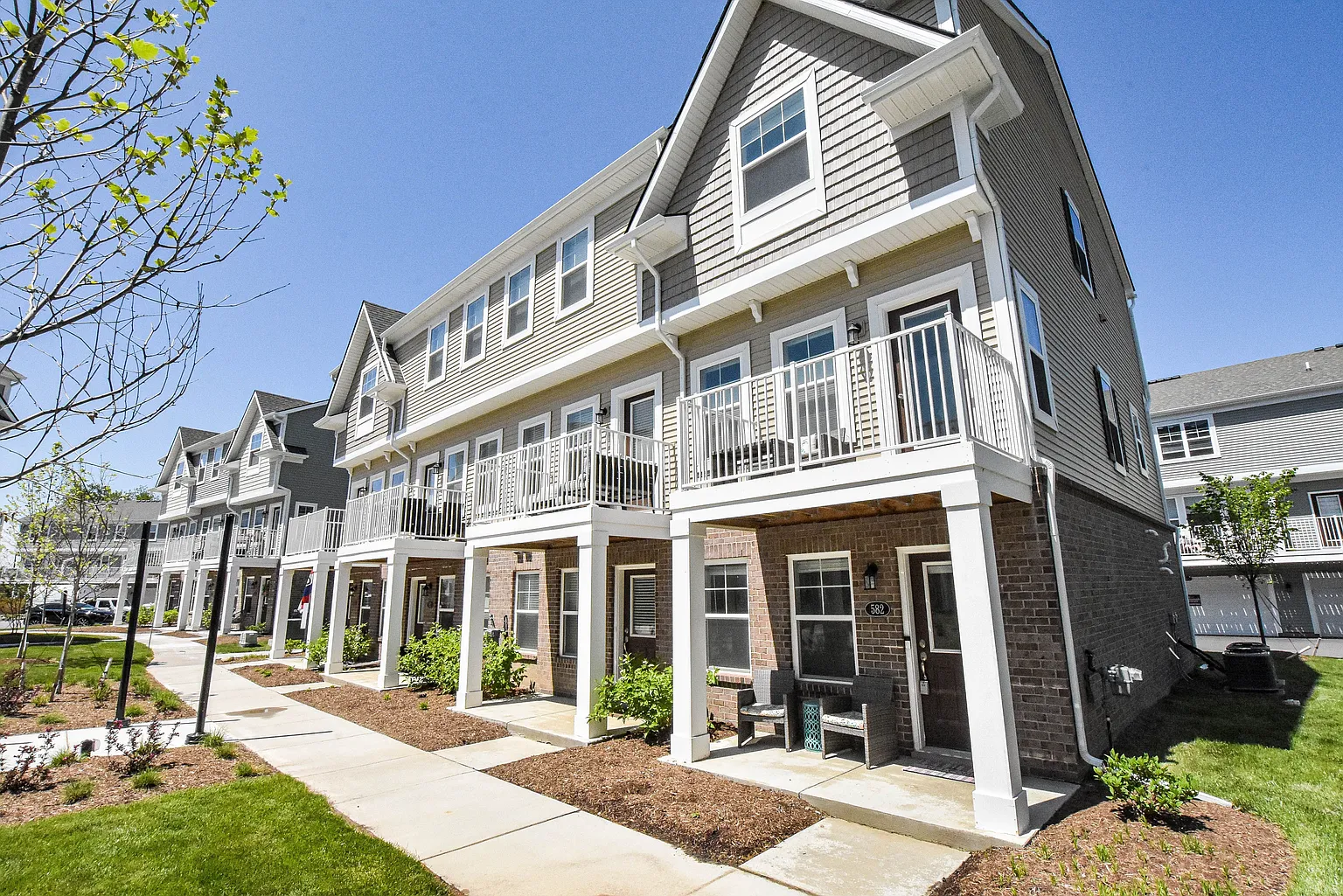 582 Jenny Way photo 1